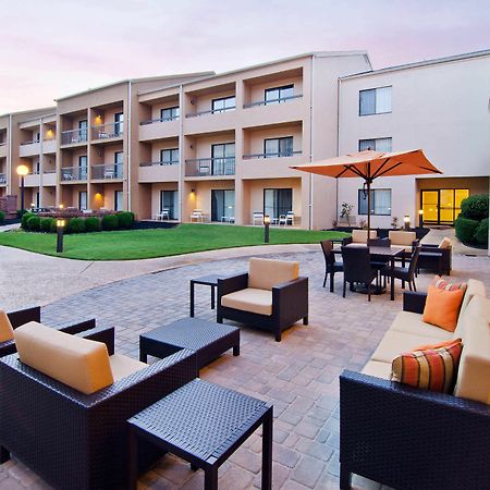 Courtyard By Marriott Huntsville University Drive Экстерьер фото