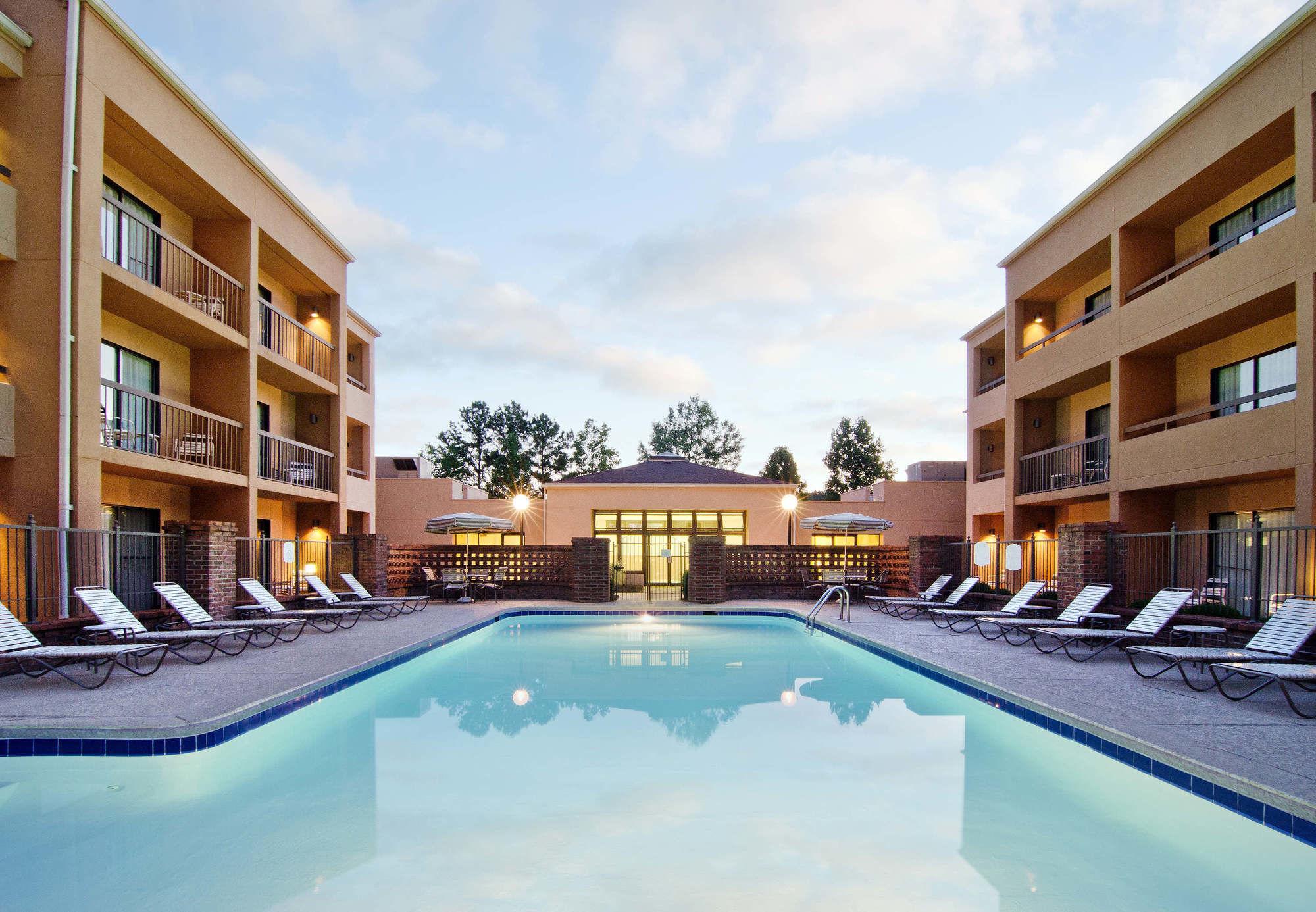 Courtyard By Marriott Huntsville University Drive Экстерьер фото