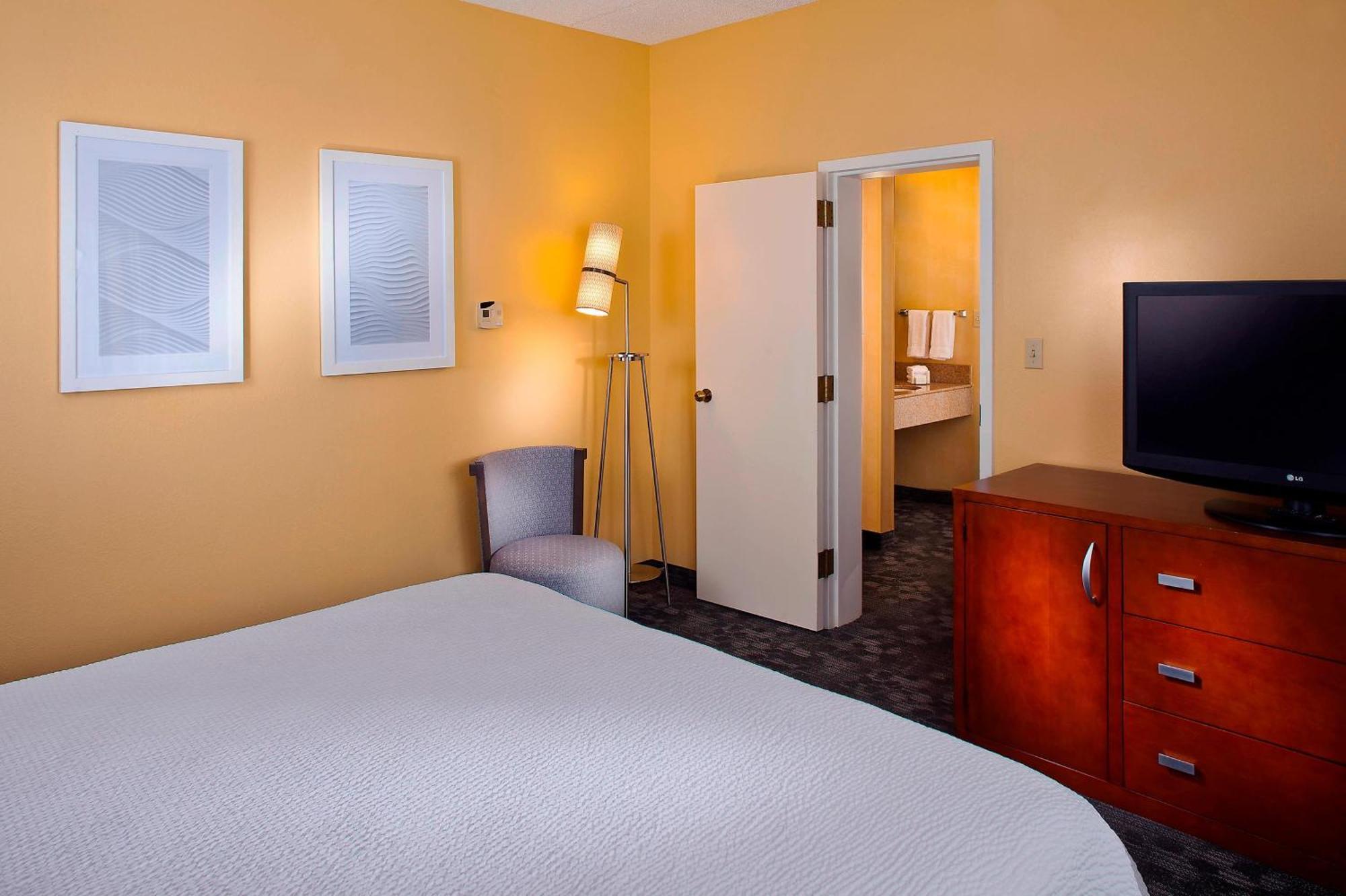 Courtyard By Marriott Huntsville University Drive Экстерьер фото