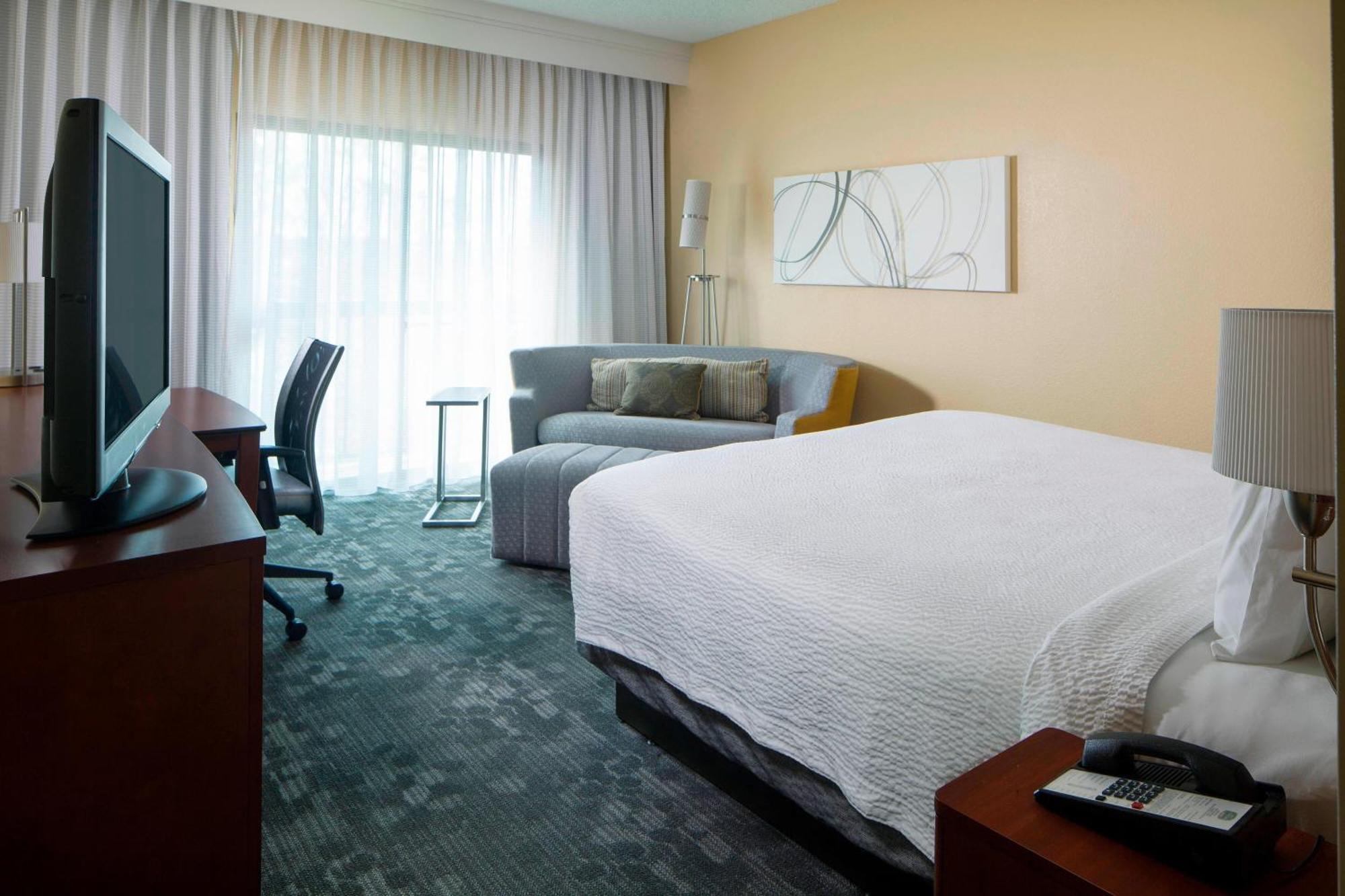 Courtyard By Marriott Huntsville University Drive Экстерьер фото