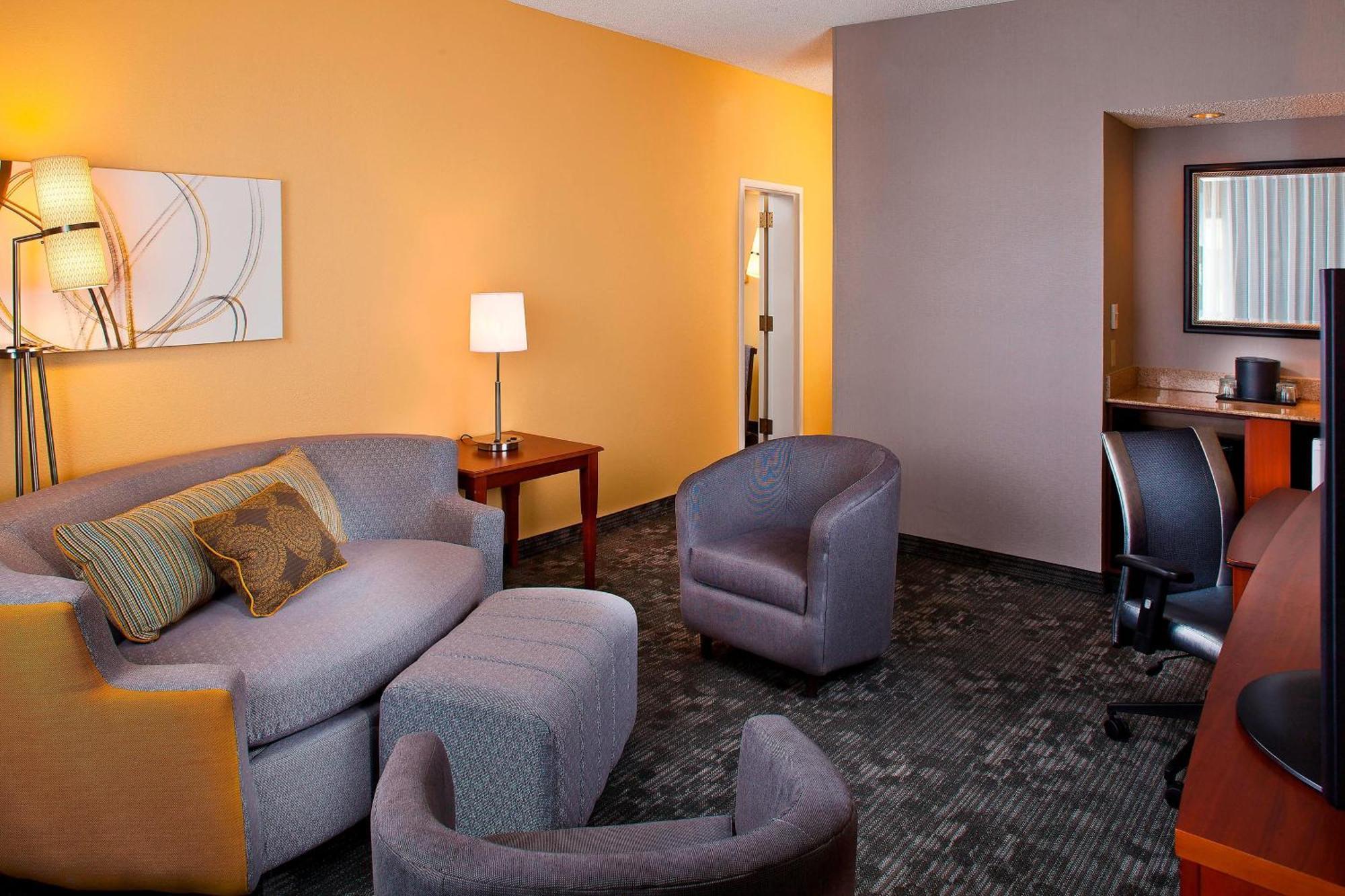 Courtyard By Marriott Huntsville University Drive Экстерьер фото