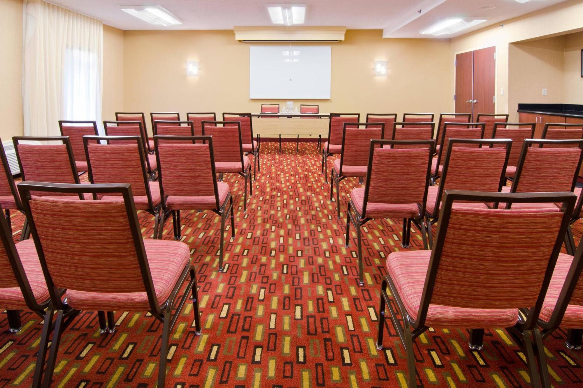 Courtyard By Marriott Huntsville University Drive Экстерьер фото