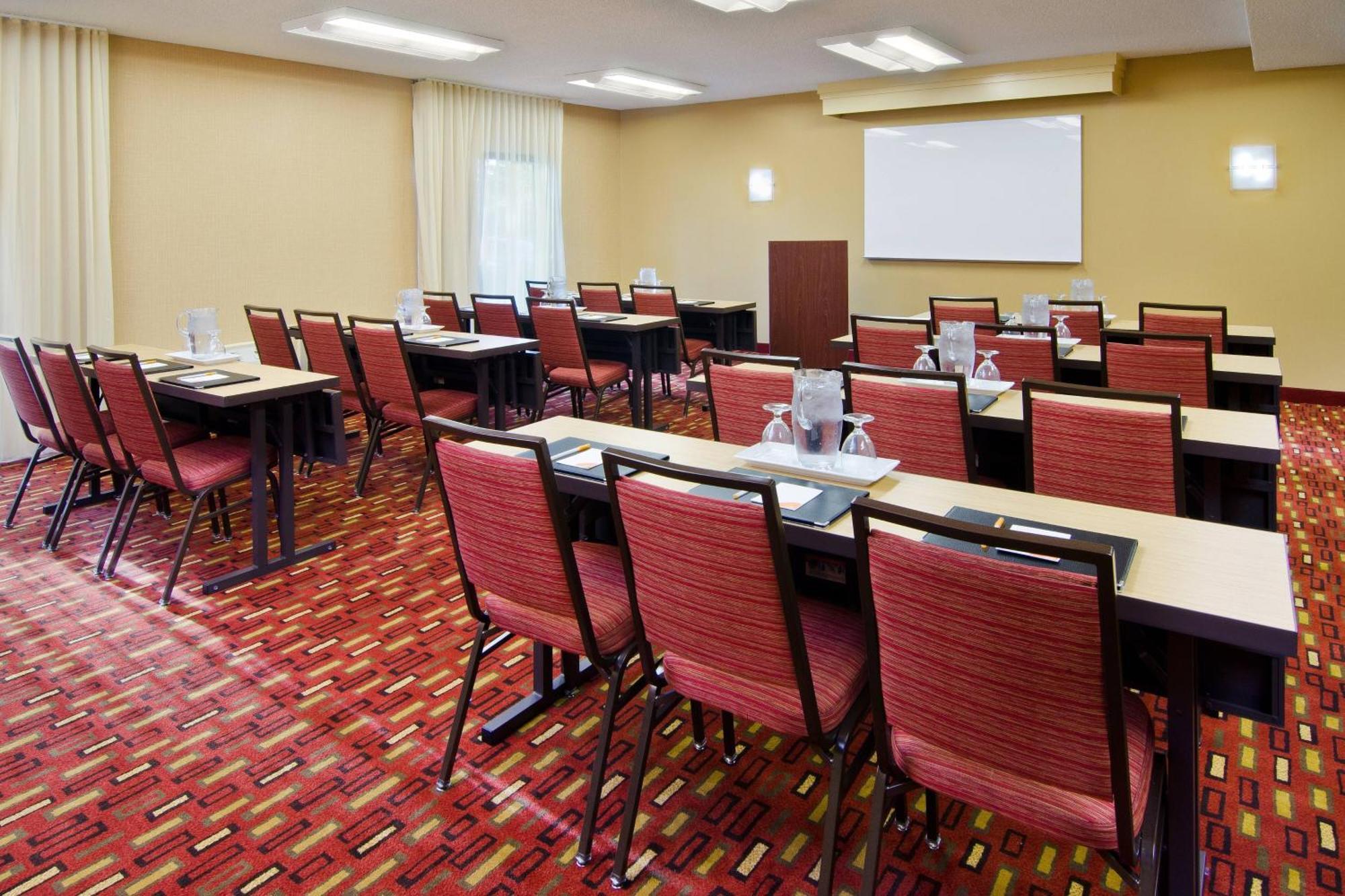 Courtyard By Marriott Huntsville University Drive Экстерьер фото