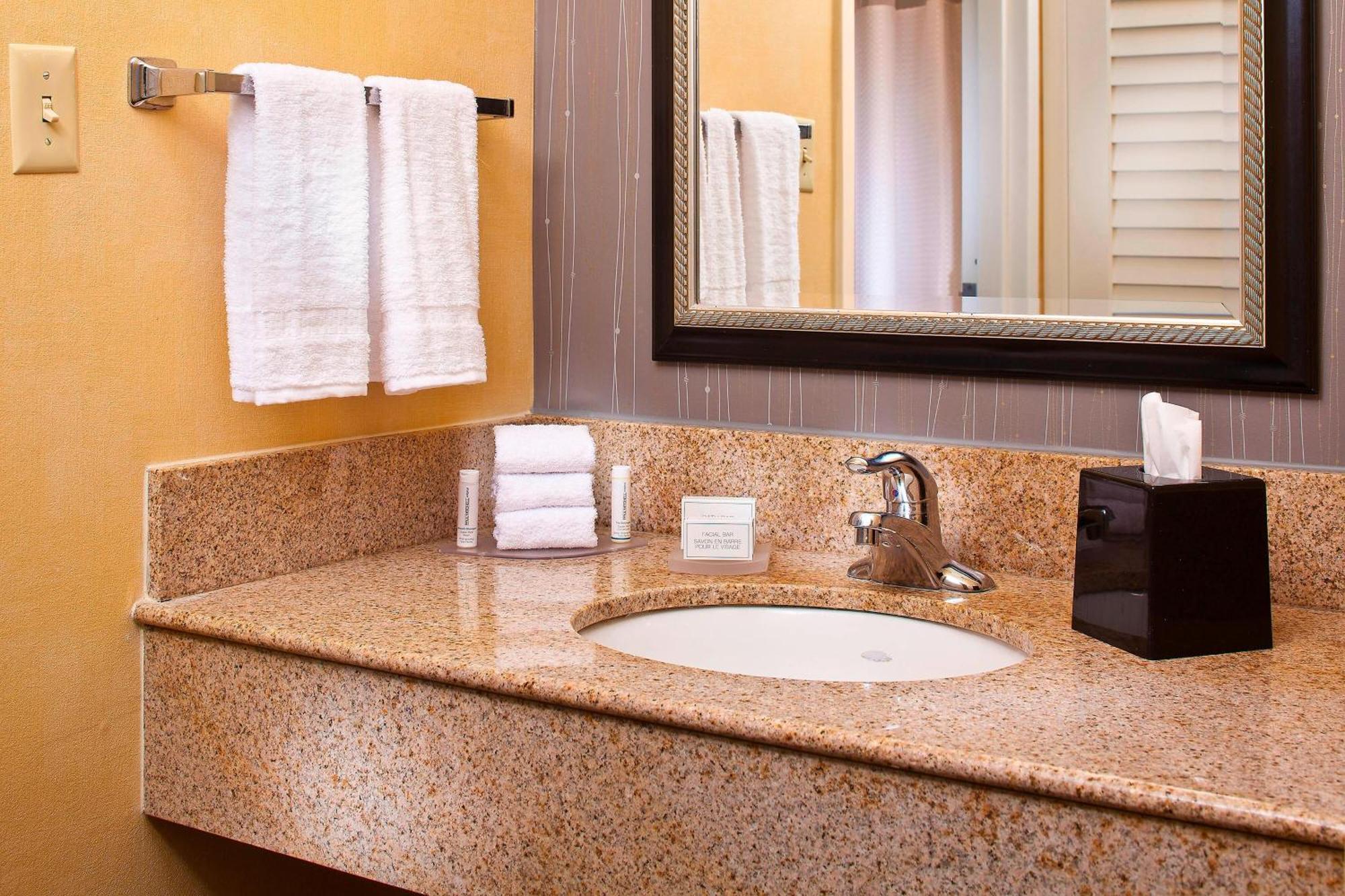Courtyard By Marriott Huntsville University Drive Экстерьер фото
