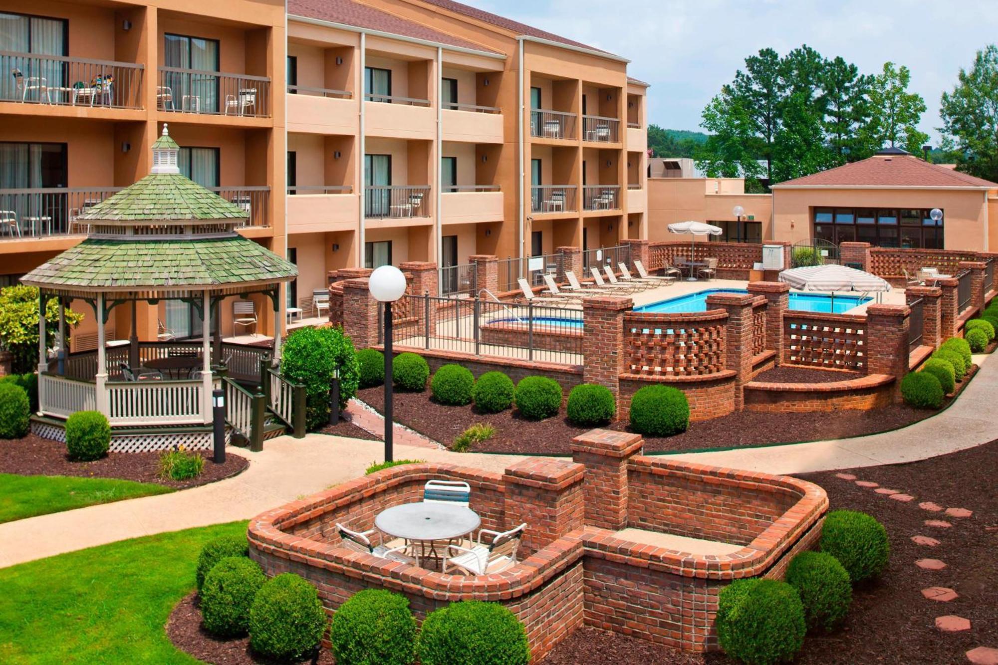 Courtyard By Marriott Huntsville University Drive Экстерьер фото
