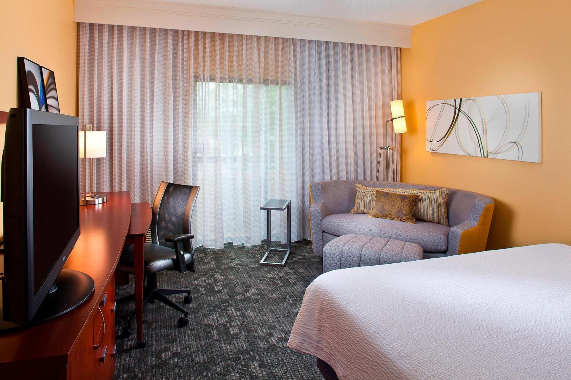 Courtyard By Marriott Huntsville University Drive Экстерьер фото