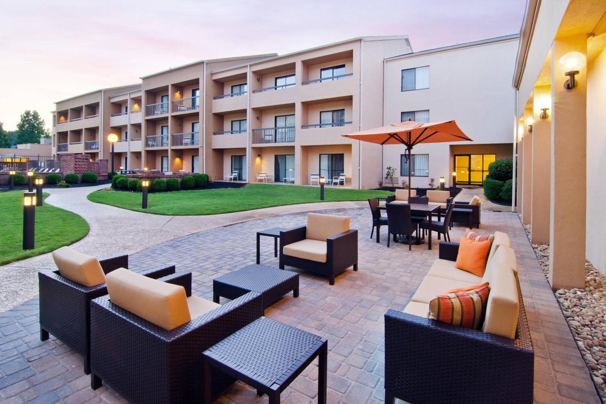 Courtyard By Marriott Huntsville University Drive Экстерьер фото