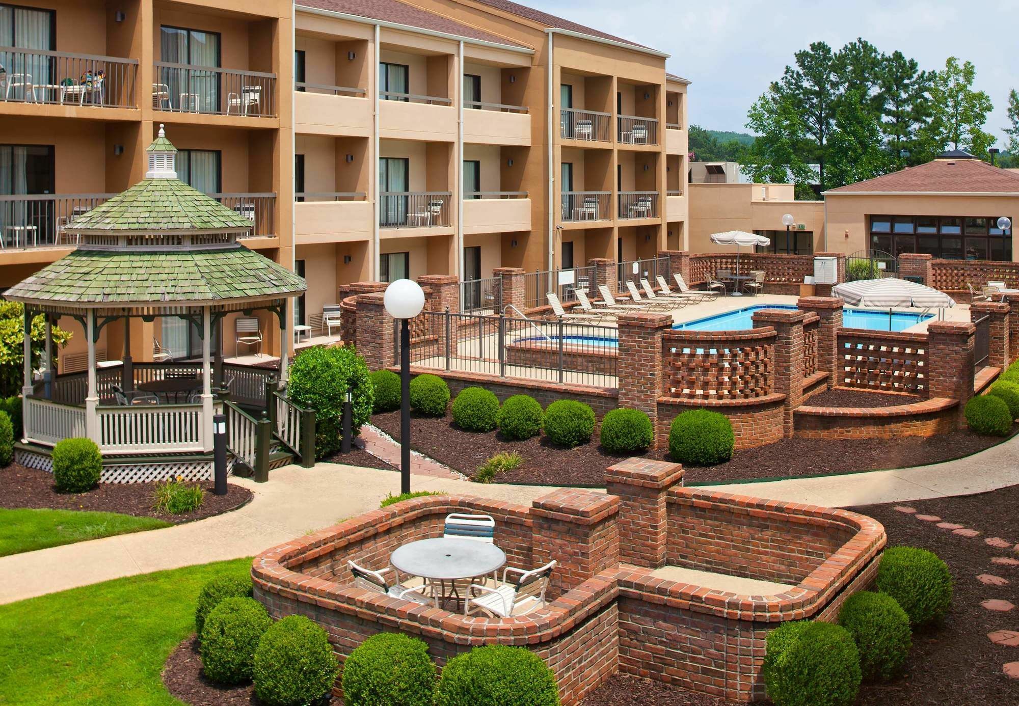 Courtyard By Marriott Huntsville University Drive Экстерьер фото